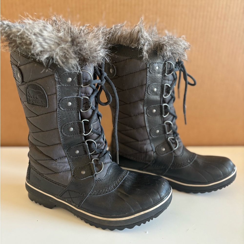 Sorel Tofino II Waterproof Quilted Winter Boots Black Faux Fur Size 6